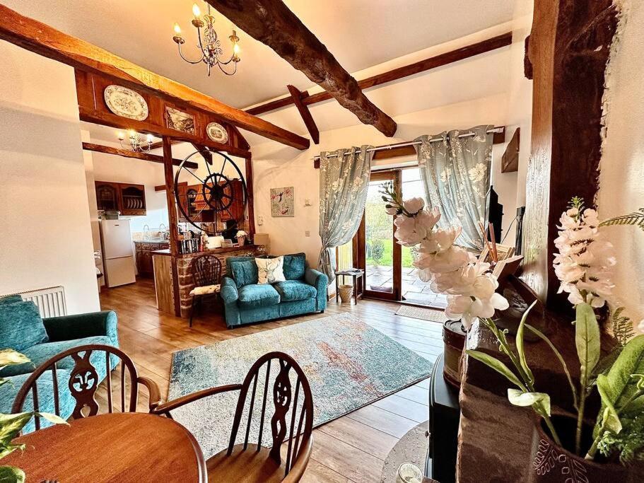 Villa Detached One Level Stone Barn à Llangwm-Isaf Extérieur photo